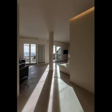 Joivy Exclusive Flat For 8, With Stunning City And Seaview Genoa