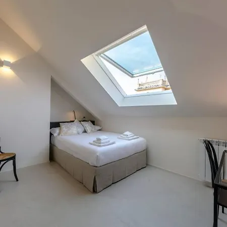 Joivy Exclusive Flat For 8, With Stunning City And Seaview Genoa