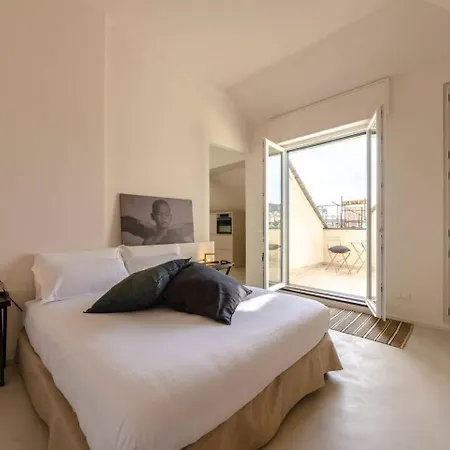 Joivy Exclusive Flat For 8, With Stunning City And Seaview Genoa