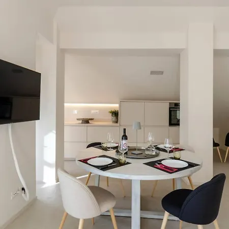 Apartmán Joivy Exclusive Flat For 8, With Stunning City And Seaview