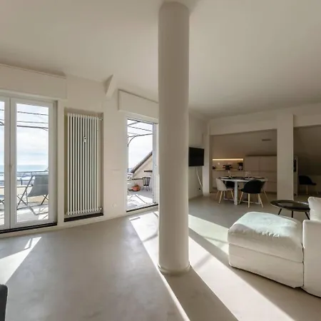 Joivy Exclusive Flat For 8, With Stunning City And Seaview Genoa