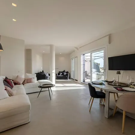 Joivy Exclusive Flat For 8, With Stunning City And Seaview Genoa